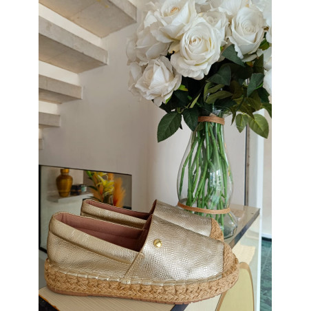 Alpargatas Lola Dorado - Elegancia y Comodidad | Solo Cuero