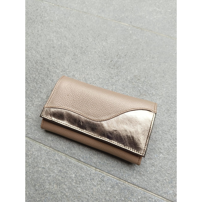 Billetera de Cuero dorado - Elegante y Funcional | Solo Cuero Billetera de Cuero dorado - Elegante y Funcional | Solo Cuero